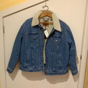 BNWT Sherpa lined Levi’s denim jacket